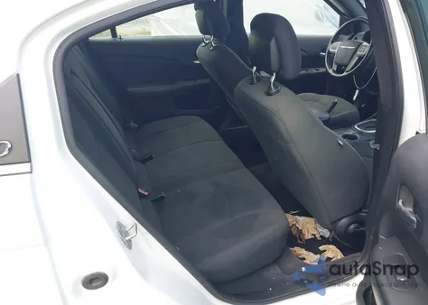 2012 Chrysler 200 Touring z USA, uszkodzony, nr VIN 1C3CCBBB0CN104255